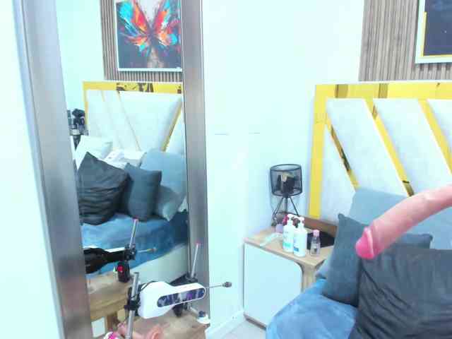 Luna-Naughty1 webcam