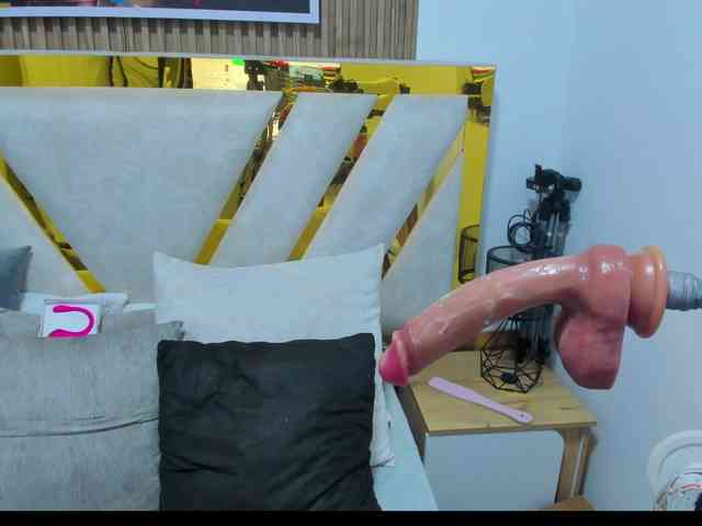 Luna-Naughty1 webcam