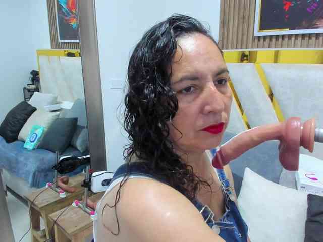 Luna-Naughty1 webcam