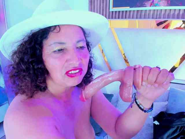 Luna-Naughty1