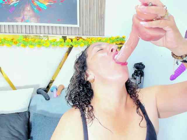 Luna-Naughty1