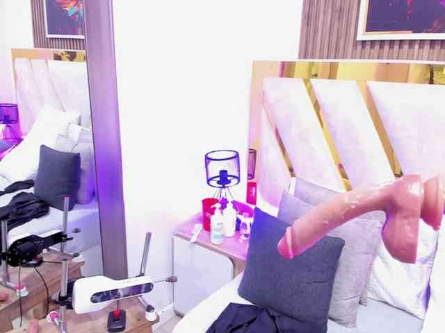 Luna-Naughty1 webcam