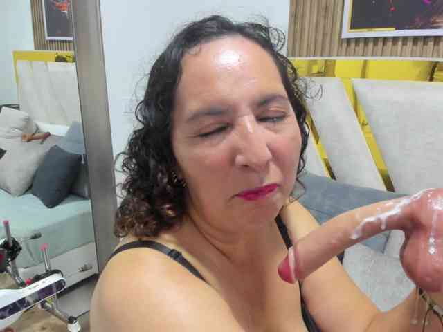 Luna-Naughty1