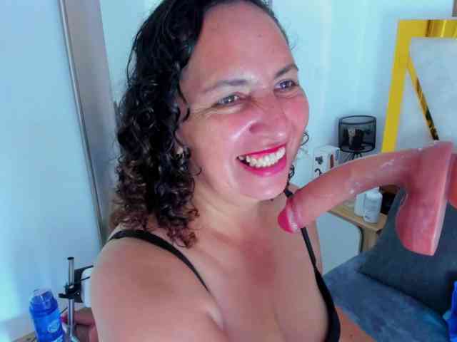 Luna-Naughty1 webcam