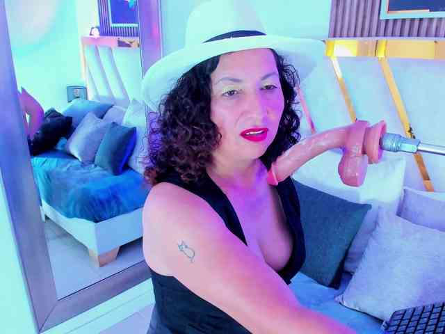 Luna-Naughty1 webcam