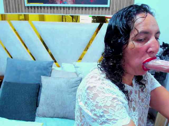 Luna-Naughty1