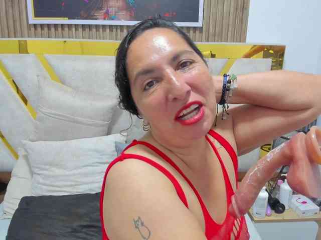 Luna-Naughty1