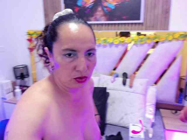 Luna-Naughty1 webcam