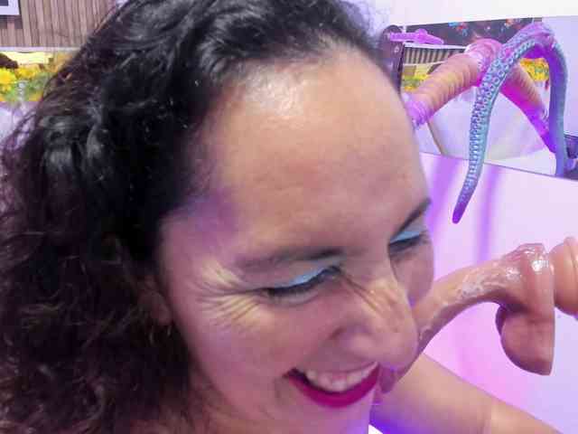 Luna-Naughty1