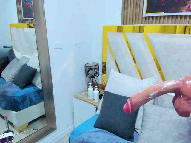 Luna-Naughty1 webcam