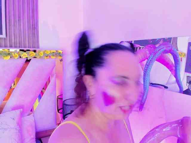 Luna-Naughty1 webcam