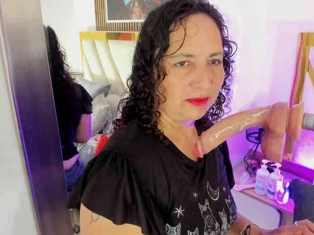Luna-Naughty1 webcam