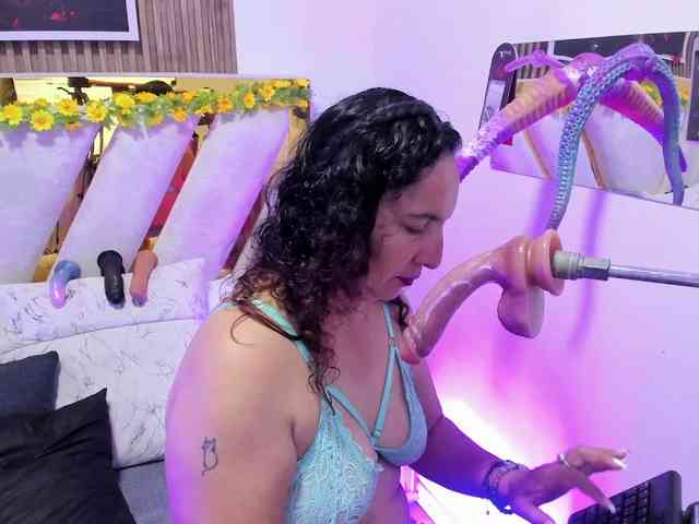Luna-Naughty1