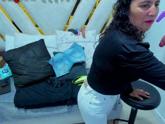 Luna-Naughty1 webcam