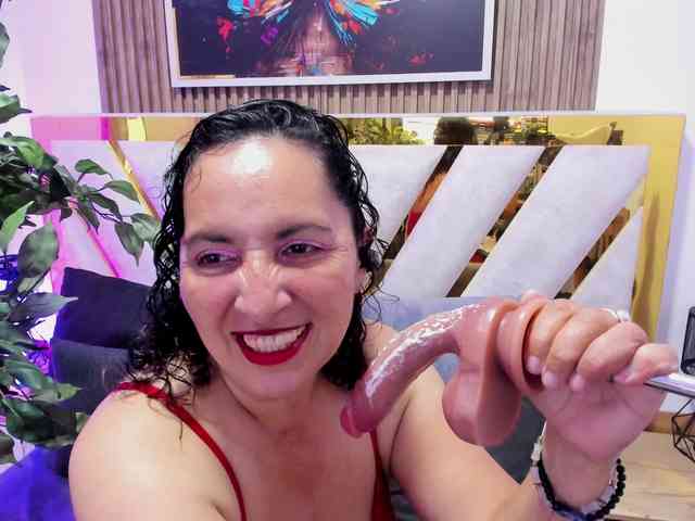 Luna-Naughty1