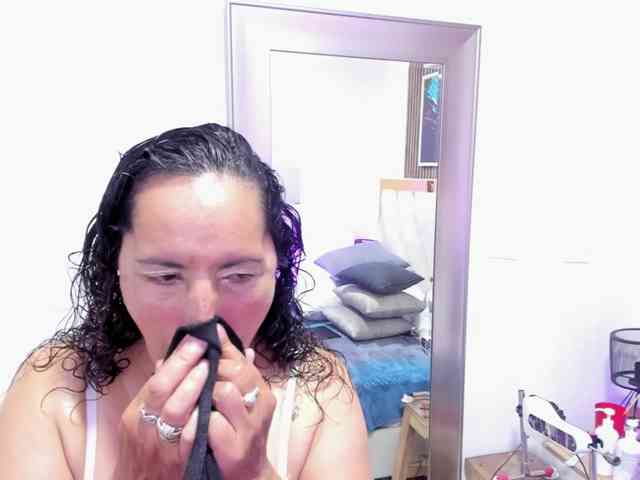 Luna-Naughty1 webcam