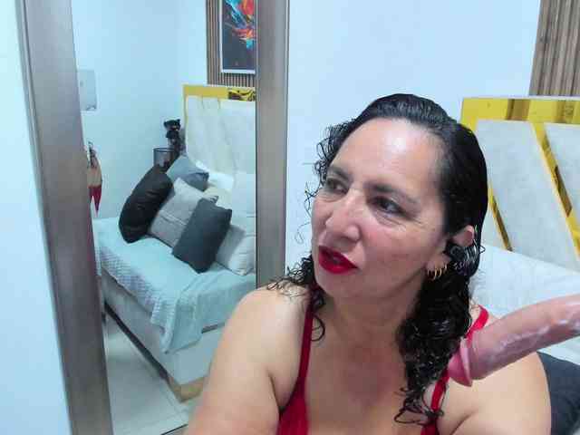 Luna-Naughty1