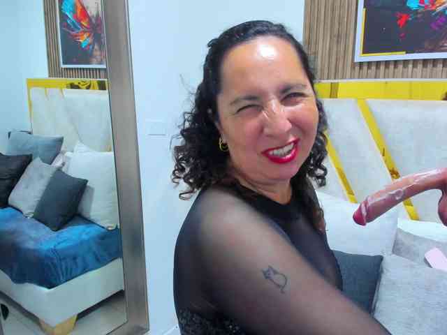 Luna-Naughty1