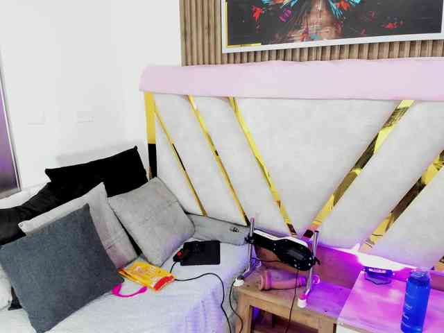 Luna-Naughty1 webcam