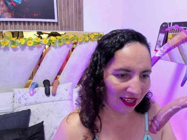 Luna-Naughty1