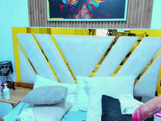 Luna-Naughty1 webcam