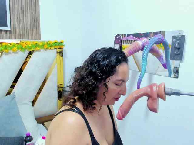 Luna-Naughty1 webcam