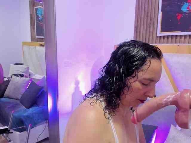 Luna-Naughty1 webcam