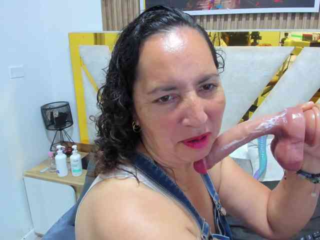 Luna-Naughty1 webcam