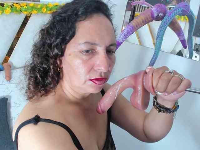 Luna-Naughty1