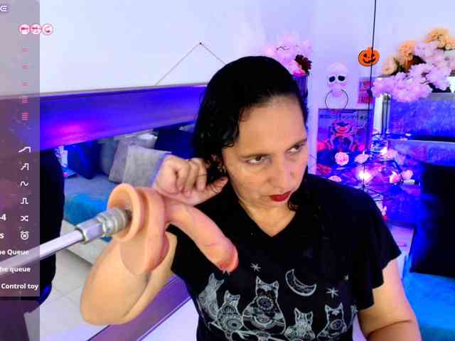 Luna-Naughty1