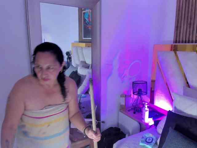 Luna-Naughty1