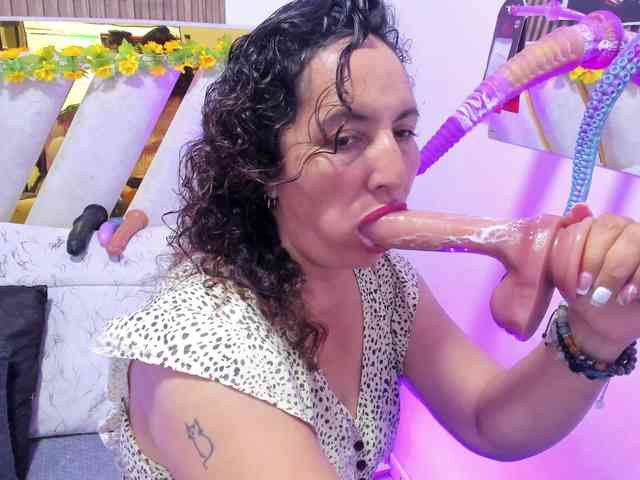 Luna-Naughty1