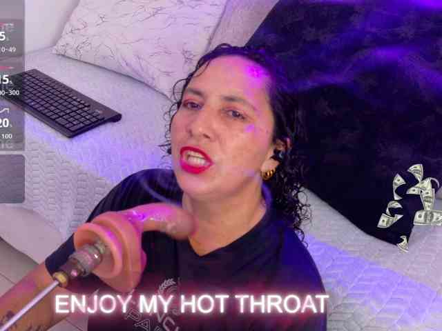 Luna-Naughty1 webcam