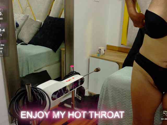 Luna-Naughty1 webcam