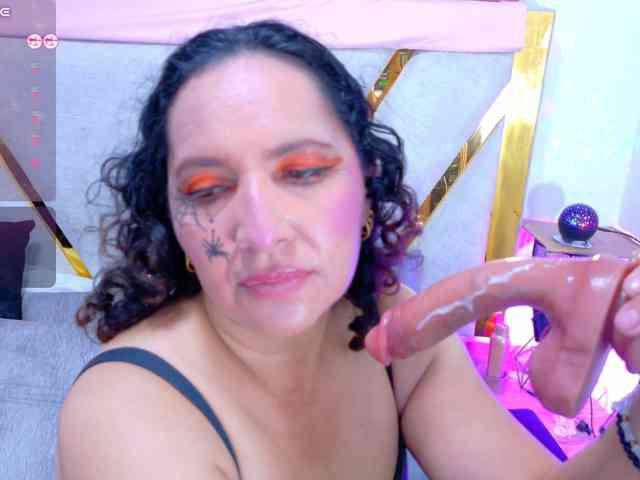 Luna-Naughty1
