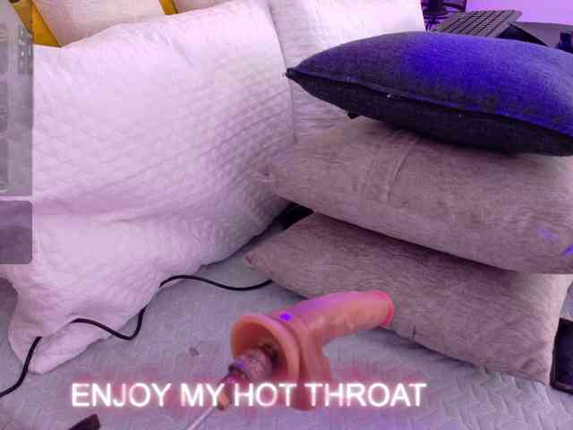 Luna-Naughty1 webcam