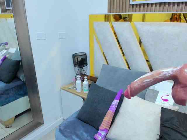 Luna-Naughty1 webcam