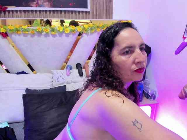 Luna-Naughty1
