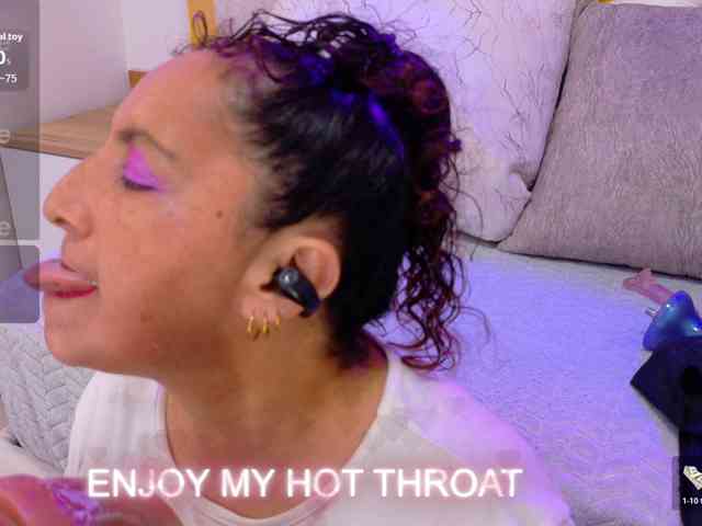 Luna-Naughty1 webcam