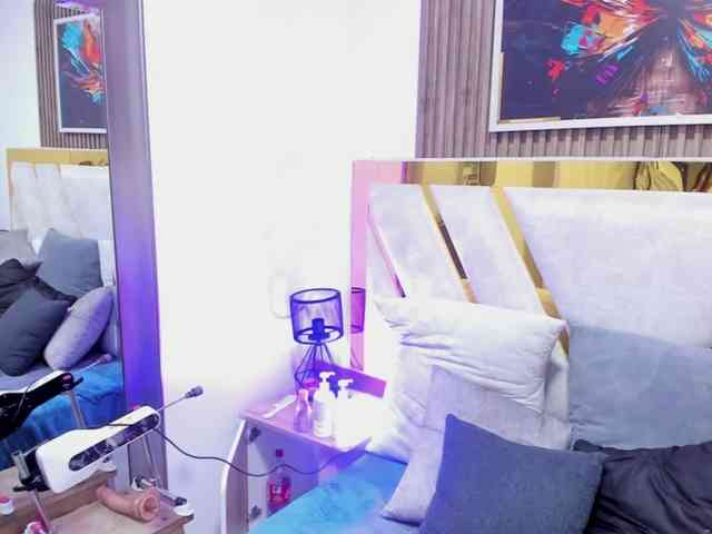 Luna-Naughty1 webcam