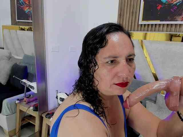 Luna-Naughty1