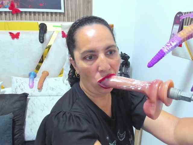 Luna-Naughty1 webcam