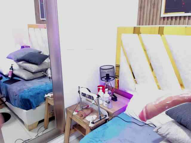 Luna-Naughty1 webcam