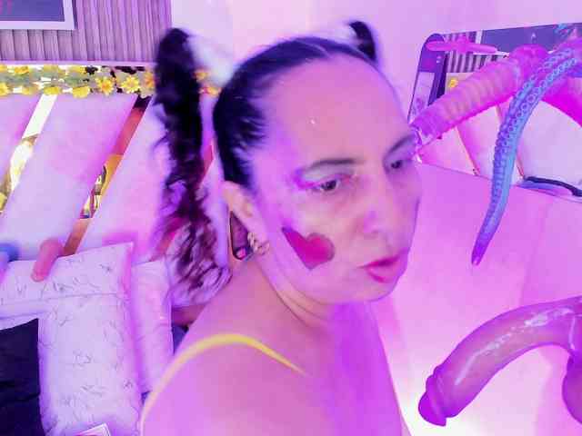 Luna-Naughty1 webcam