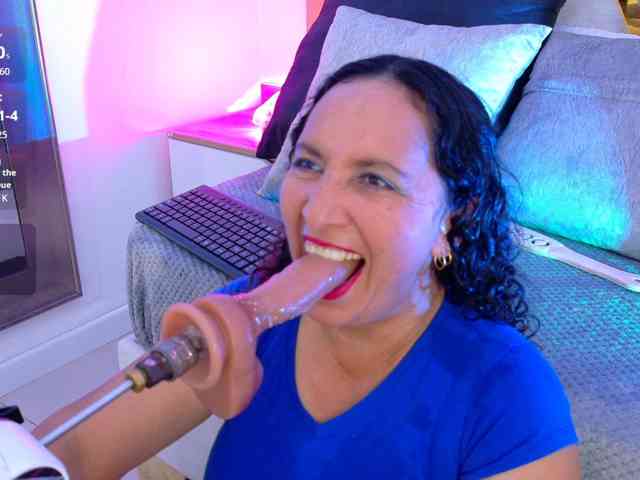 Luna-Naughty1 webcam