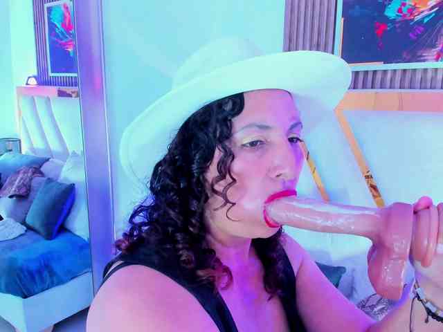 Luna-Naughty1