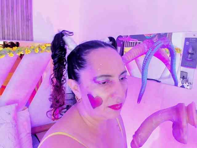 Luna-Naughty1 webcam