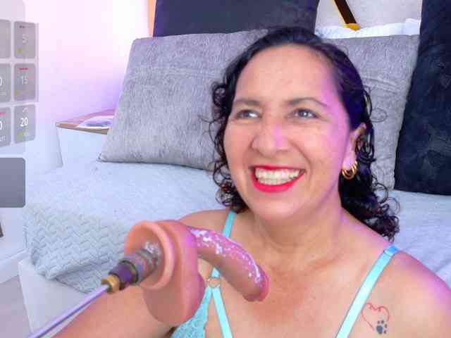 Luna-Naughty1