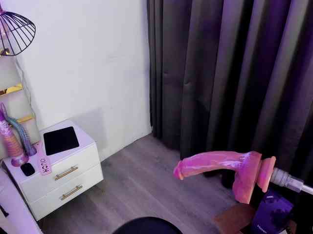 Luna-Naughty1 webcam