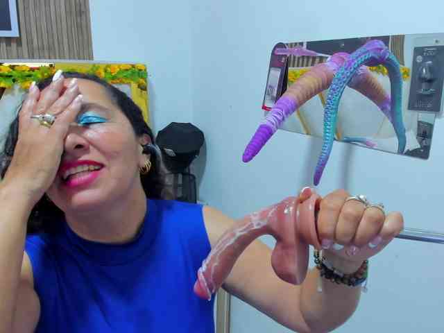 Luna-Naughty1